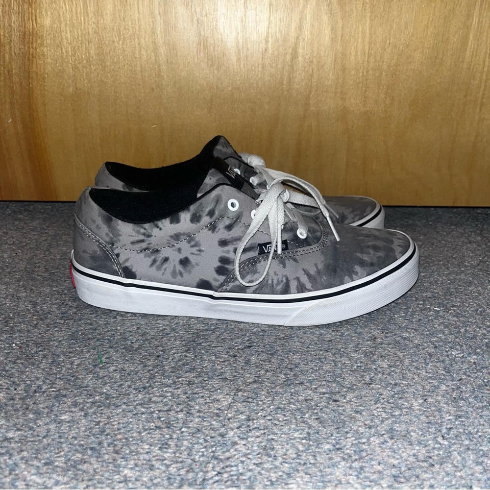 Kids’ Vans Doheny Gray Tie-Dye Low Top Sneaker- Size 6, Women’s size 7.5. EUC.